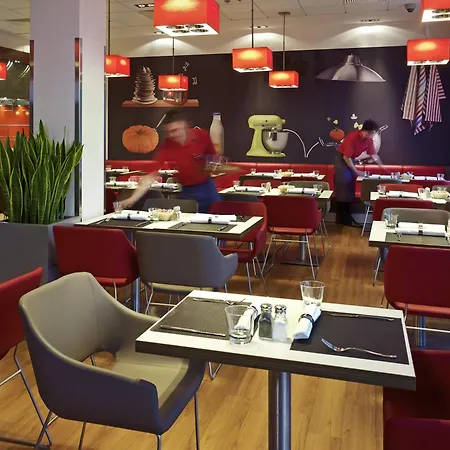 Ibis Warszawa Reduta-3